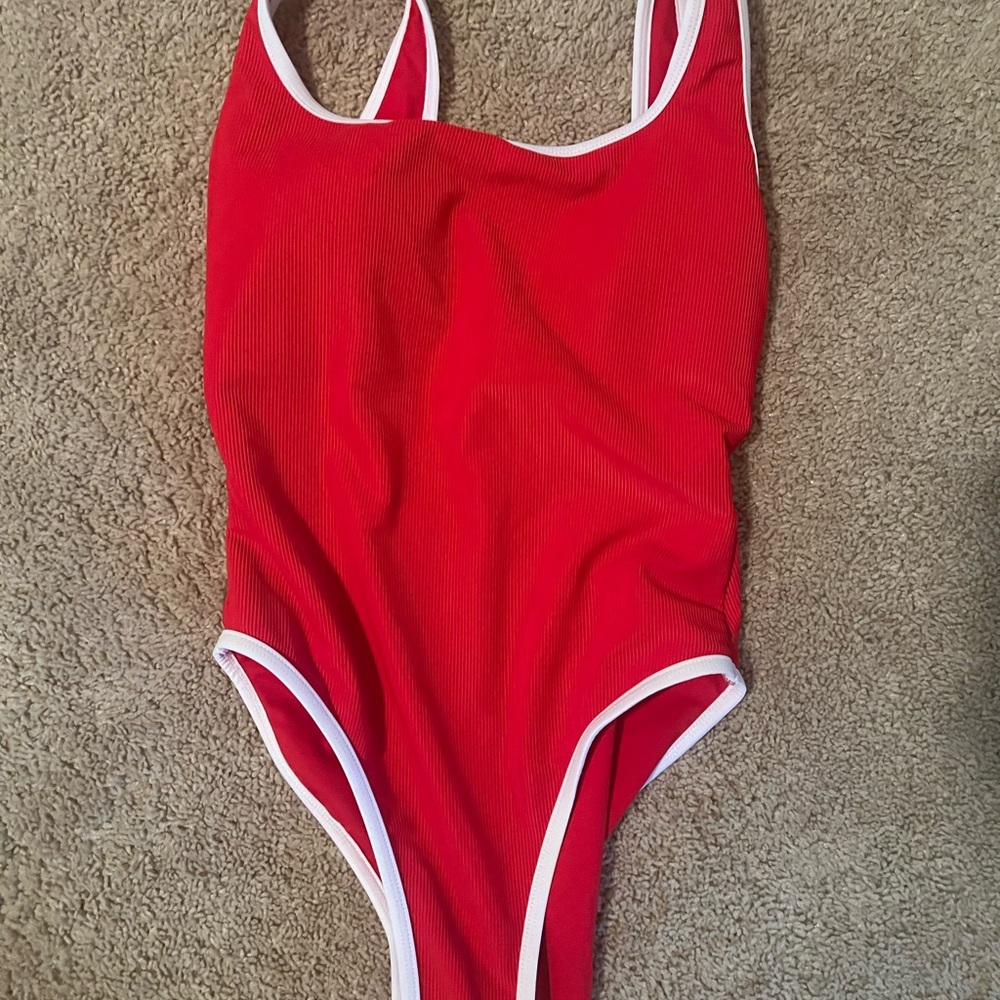 Lainsnow red, women’s size large swim suit